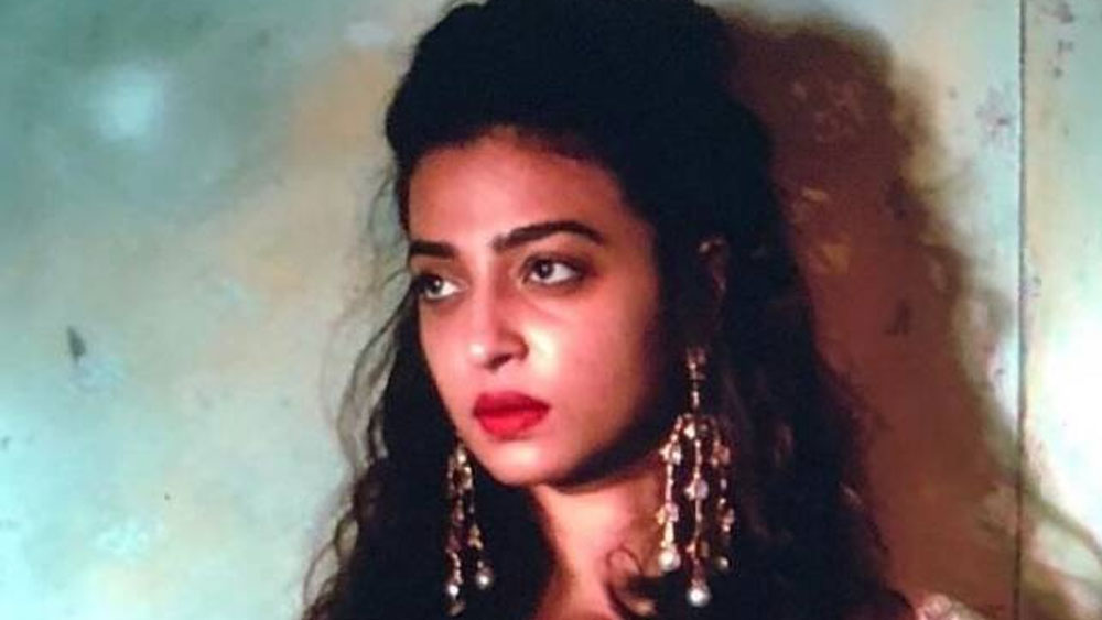 রাধিকার দাবি, তাঁরা এসে তাঁর শরীরের পরিমাপ নিতে শুরু করে দেন। রাধিকা এতে প্রচণ্ড ভয় পেয়ে গিয়েছিলেন। তাঁকে জানানো হয়েছিল এটাও নাকি অডিশনেরই অংশ।