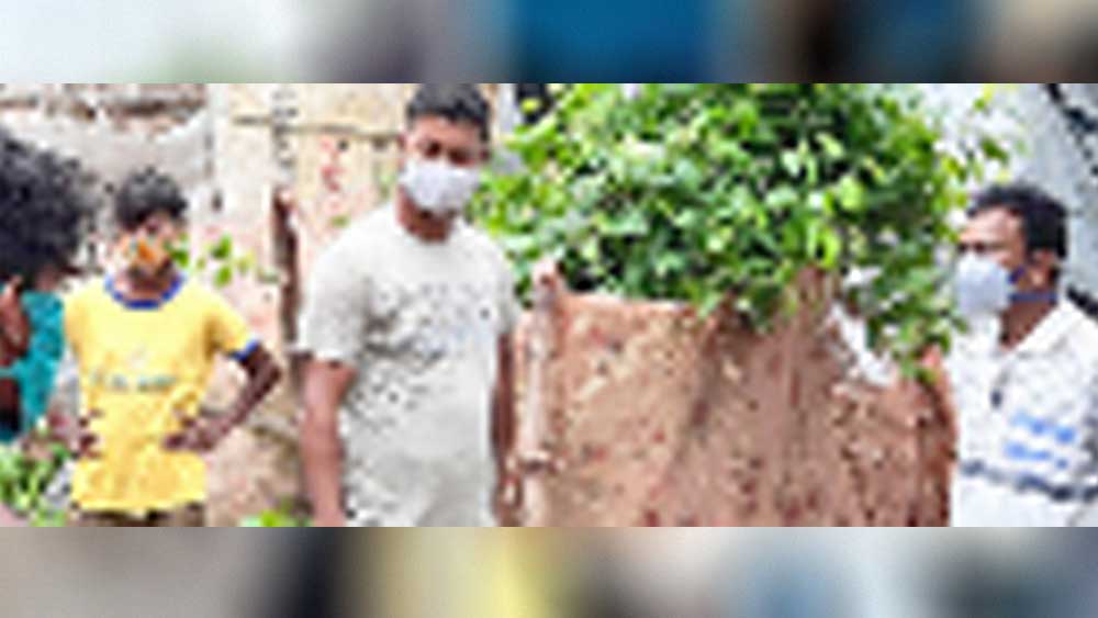 demonstration in front of TMC leader's house in Arambag