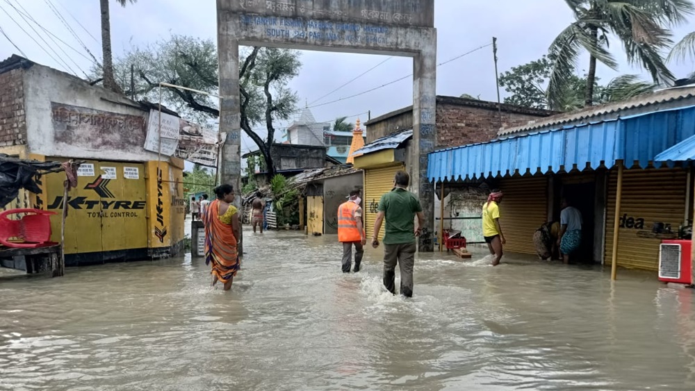 জলমগ্ন ডায়মন্ড হারবার এলাকা।