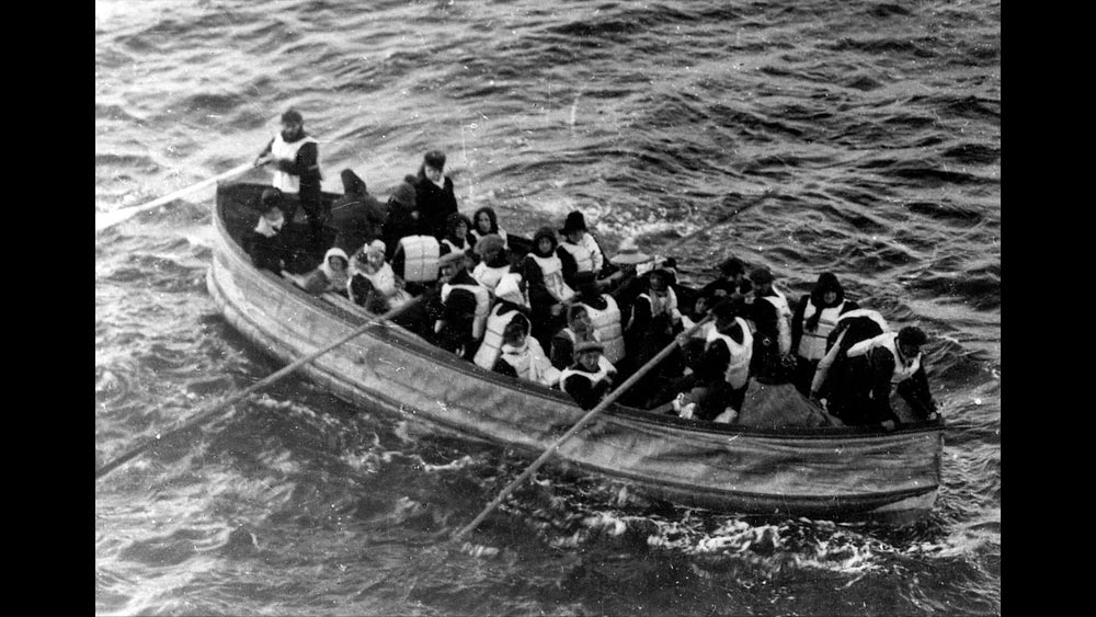 লাইফবোটে ভেসে পড়া যাত্রীদের অনেকেই জলে পড়ে প্রয়াত হন। তাঁদের সঙ্গে তাঁদের পকেটে থাকা ঘড়িগুলিও সলিল সমাধি লাভ করে।