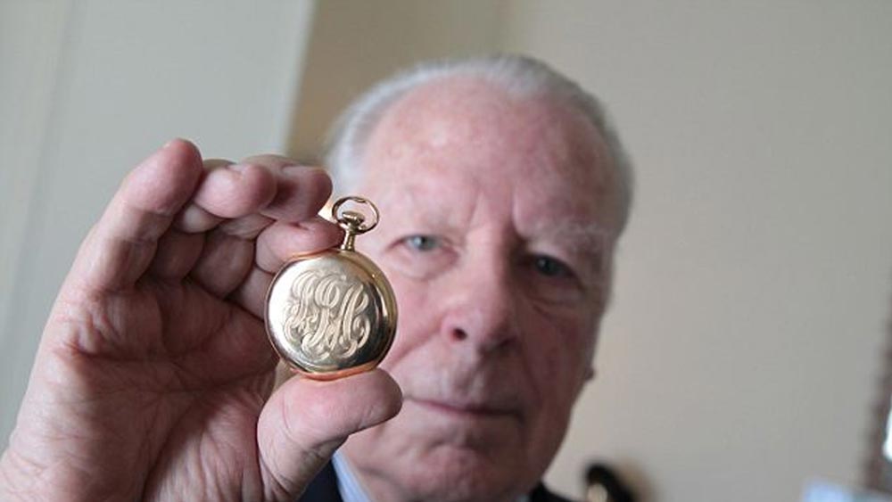 জন মিয়োট্টেলের সংগ্রহে রয়েছে মোট ৬টি ‘টাইটানিক’ ঘড়ি। তাদের মালিকরা ছিলেন আমেরিকান ডাকবিভগের কর্মী অস্কার উডি, টাইটানিক উদ্ধারে এগিয়ে আসা জাহাজ ‘কার্পেথিয়া’-র ক্যাপ্টেন আর্থার রোস্ট্রন, কার্পেথিয়া-র বেতারকর্মী হ্যারল্ড কোট্টাম, টাইটানিকের তৃতীয় শ্রেণির দরিদ্র যাত্রী সিনাই কন্টোর এবং টাইটানিকের সব থেকে ধনী যাত্রী চতুর্থ জন জ্যাকব অ্যাস্টর।