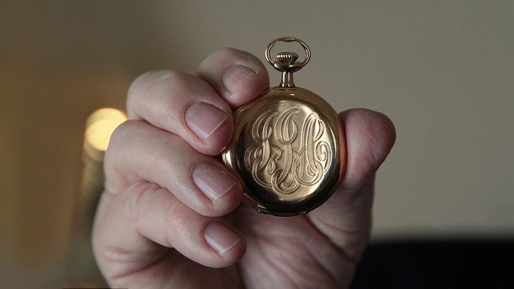 সংগ্রাহক মিয়োট্টেল জানিয়েছেন, প্রতিটি ঘড়িই স্বকীয় মহিমায় ভাস্বর। যেমন লাইটোলারের ঘড়িটি একেবারেই কাজের ঘড়ি, বাহুল্য বর্জিত। অন্য দিকে অ্যস্টরের ঘড়িটি দামি এবং শৌখিন। ডাক-কর্মীর ঘড়িতে ইহুদি পুরাণপুরুষ মোজেসের ছবি আঁকা ছিল।