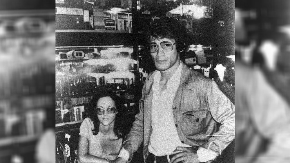 খুনের ধরন দেখে তাকে বলা হত ‘দ্য স্‌প্লিটিং কিলার’। হত্যাকাণ্ডের পরে সরীসৃপের মতো মসৃণ পথে পালানোর কায়দা তাকে নাম দিয়েছিল ‘দ্য সারপেন্ট’। বিশ্বের আপরাধ মানচিত্রে অন্যতম কুখ্যাত সে।