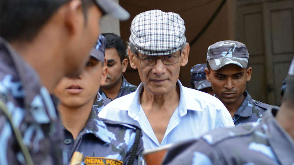 বিভিন্ন টেলিভিশন সিরিজের সৌজন্যে চার্লস শোভরাজের জীবনীর বেশির ভাগটাই উন্মুক্ত বিশ্ববাসীর কাছে। অপরাধজগতের শীর্ষে থাকাকালীন সে ভারতে এক কন্যাসন্তানের জন্ম দেয়। সেই মেয়ে এখন কোথায়, কেমন আছেন এবং কী করছেন জানেন?