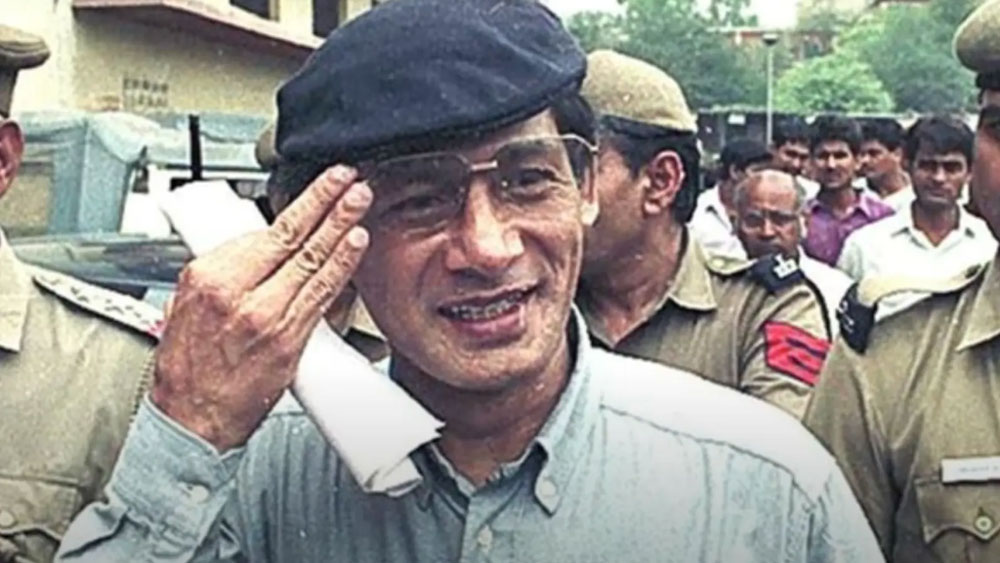 ঊষা আসলে কোনও দিনই চার্লসকে বাবা হিসাবে মানেননি। তাঁর এই অতীত বরাবরই তিনি ভুলে থাকতে চেয়েছিলেন। এমনকি জ্ঞান হওয়ার পর থেকে চার্লসের মুখও দেখেননি তিনি।