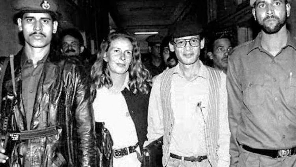 পরবর্তীকালে যখন জেনেছেন মা শাঁতাল অপরাধী বাবার সঙ্গে যোগাযোগ রেখে চলেছেন, ঊষা মায়ের সঙ্গেও সমস্ত সম্পর্ক ছিন্ন করে দিয়েছেন।