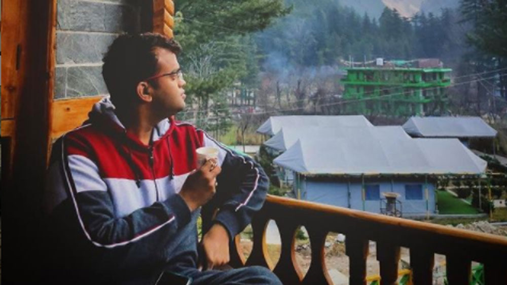 চলতি বছরের জানুয়ারিতেই দায়িত্ব নেন তিনি। তার এক মাস পর ফেব্রুয়ারিতে তাঁর অধীনস্থ অঞ্চল ঘুরে দেখতে দেখতে এখানে এসে পৌঁছন ঐশ্বর্য। ওই অঞ্চলের এ রকম দুর্দশা দেখে বিস্মিত হয়ে যান। ২০ বছর ধরে জমে থাকা আবর্জনা কী ভাবে পরিষ্কার করানো যায় সেই পরিকল্পনা করতে শুরু করেন।