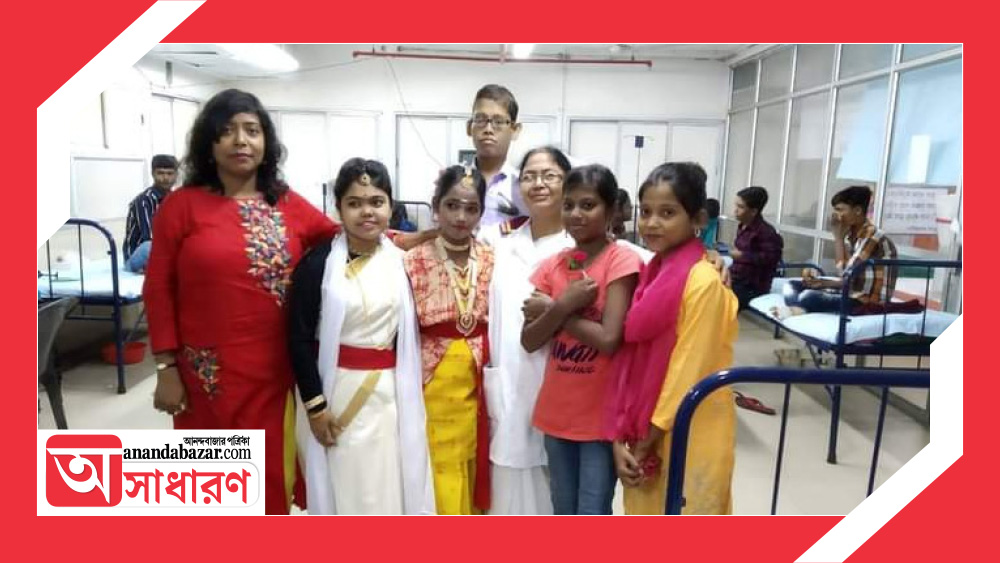 এই লড়াই সুস্মিতা প্রতি দিন জিততে চান। তাঁর কথায়, ‘‘থ্যালাসেমিয়া সম্পর্কে এখনও বহু মানুষ সচেতন নন।