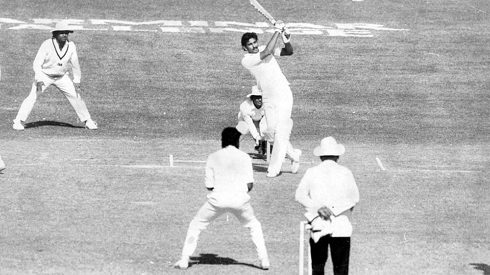 ভারতের প্রথম ক্রিকেটার হিসেবে এক ওভারে ছয় ছক্কা মারার সেই ঐতিহাসিক মুহূর্ত। ফাইল চিত্র। 