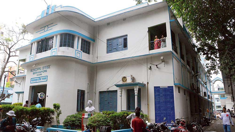 Coronavirus in West Bengal: Berhampore Corporation started help line number for old people of above 70 on days of lockdown 