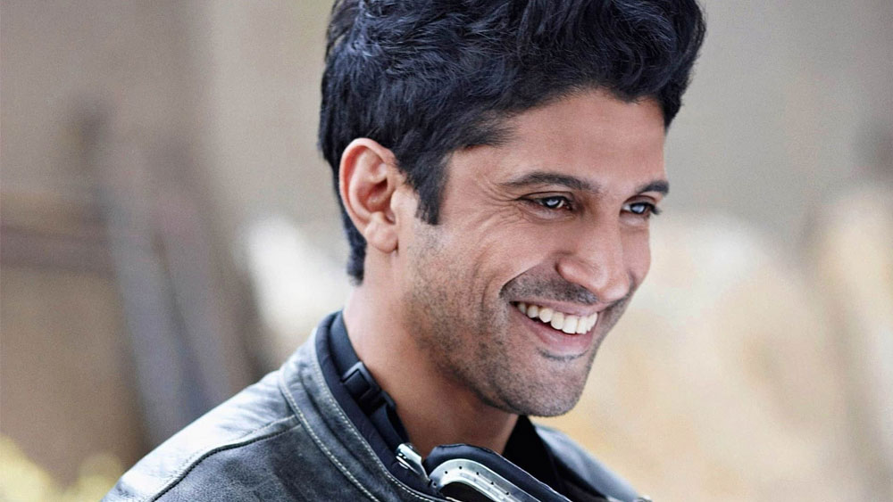 ফারহান আখতার: ফিল্ম ব্যাকগ্রাউন্ড থেকে উঠে আসা ফারহান একজন বলিষ্ঠ অভিনেতা এবং গায়কও। সহ-পরিচালক হিসাবে পরিচালনায় হাত পাকানো ফারহান একটি ছবি পরিচালনার জন্য ৮ কোটি টাকা নেন।