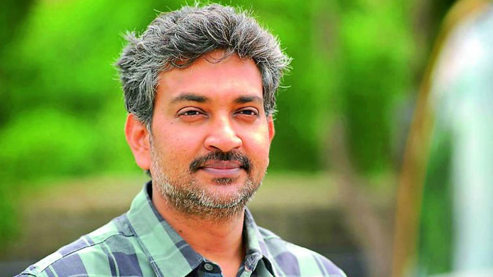 রাজামৌলি: ভারতীয় সিনেমার মাইলস্টোন ছবি ‘বাহুবলী’। এই ছবির জন্য খুব বেশি পারিশ্রমিক নেননি পরিচালক রাজামৌলি। কিন্তু শোনা যায় এ ছবির অতুলনীয় সাফল্যের পর পরিচালক ‘বাহুবলী ২’ তৈরির জন্য তিনি ১০০ কোটি টাকা পারিশ্রমিক নেন।