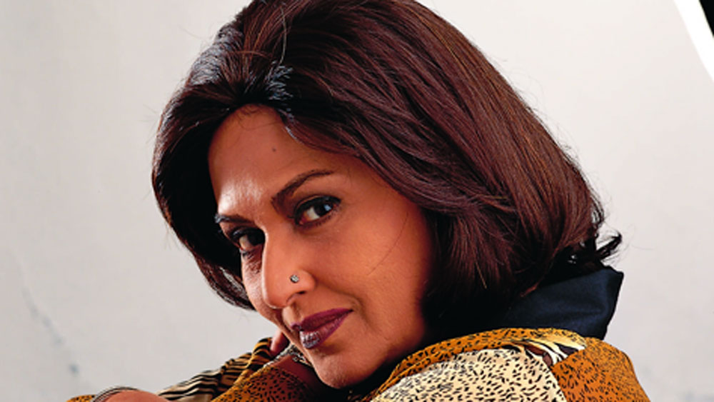 ১৯৯৫ সালে মাত্র ৫৩ বছর বয়সে তাঁর মৃত্যু হয়। মৃত্যুর আগে পর্যন্তও তাঁর কলম থামেনি। শেষকৃত্যে তাঁর পাশে ছিলেন ইন্ডাস্ট্রির মাত্র ১০ জন লোক। বিদ্যা বালন অভিনীত ‘ডার্টি পিকচার’-এ সাংবাদিকের ভূমিকায় দেখা গিয়েছিল অঞ্জু মহেন্দ্রকে। এই চরিত্রটি দেবযানীর জীবন থেকেই অনুপ্রাণিত।