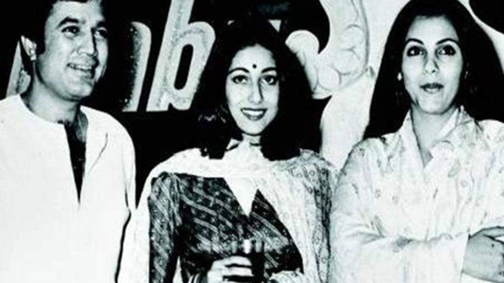 সে কারণেই দেবযানীকে যতটা সম্ভব এড়িয়ে চলতেন তারকারা। সমালোচনা থেকে ছাড় পেতেন না দেবযানীর তারকা বন্ধুরাও।