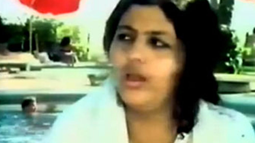 তা সত্ত্বেও তাঁর কলম থামেনি কখনও। এমনই ছিলেন দেবযানী। অকুতোভয় এবং স্বাধীনচেতা। দেবযানীর জন্ম ১৯৪২ সালে মুম্বইয়ে এক বিত্তশালী পরিবারে। তাঁর বাবা ছিলেন সে সময় মুম্বইয়ের নাম করা আইনজীবী।