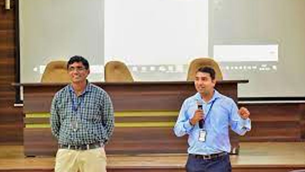 ম্যাসাচুসেটস বিশ্ববিদ্যালয় থেকে ২০০১ সালে স্নাতকোত্তর এবং ২০০৫ সালে পিএইচডি ডিগ্রি অর্জন করেন তিনি।