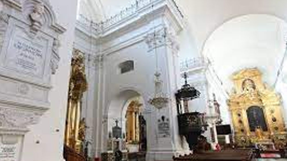 পোল্যান্ডের ওয়ারস-র হলি ক্রস গির্জাতে এখনও একই ভাবে ওই বোতলের তরলের মধ্যেই ভেসে রয়েছে তাঁর হৃদয়। অ্যালকোহলের মধ্যে ভেসে থাকা ওই হৃদয়ের উপর তাঁর নামাঙ্কিত স্মৃতিসৌধও গড়ে উঠেছে।