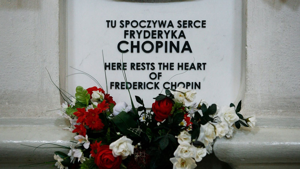 পোল্যান্ডের ওয়ারস-র ওই গির্জায় কিন্তু শপ্যাঁর শুধু হৃৎপিণ্ডটিই রাখা রয়েছে। তাঁর বাকি দেহ শায়িত রয়েছে ফ্রান্সে। আসলে মৃত্যুশয্যায় শপ্যাঁ চেয়েছিলেন তাঁর জন্মভূমিতে ফিরতে। কিন্তু তখন তাঁর শারীরিক পরিস্থিতির কথা মাথায় রেখেই তাঁকে পোল্যান্ডে নিয়ে আসা হয়নি।