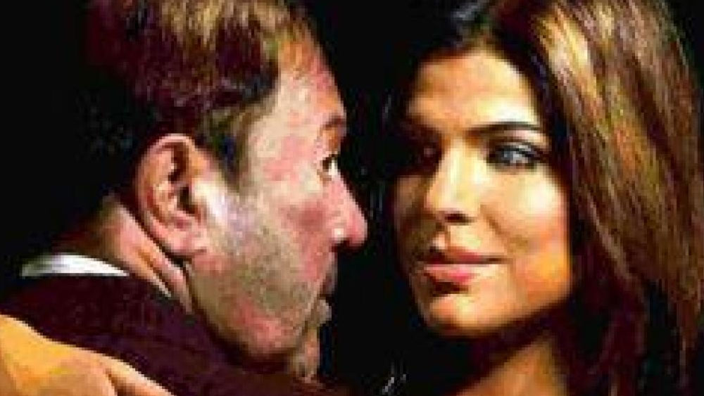 অন্য দিকে ছেলেমেয়েদের সঙ্গে যোগাযোগ করে উঠতে পারছিলেন না লায়লার আসল বাবা নাদির শাহ পটেলও।