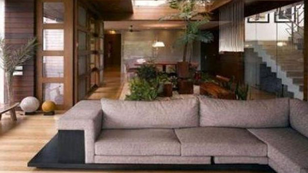 জুহুর ‘প্রতীক্ষা’-য় মা-বাবার ঘরগুলো এখনও একই ভাবে সাজিয়ে রেখেছেন বিগ বি। এই বাড়িতেই অভিষেক এবং ঐশ্বর্যার বিয়ের অনুষ্ঠান হয়েছিল।