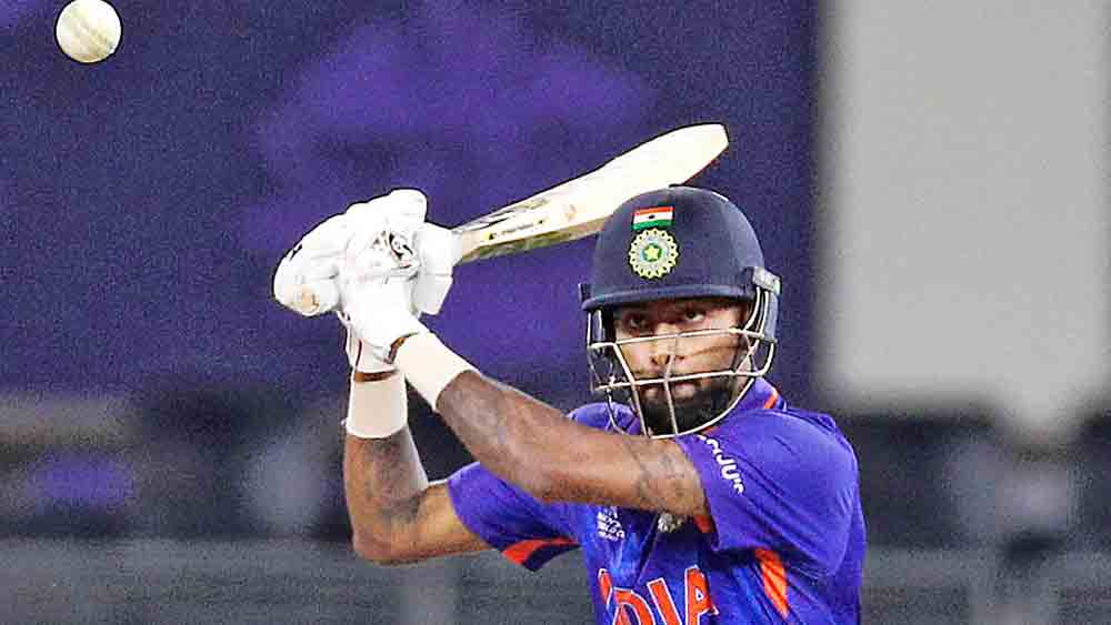 হার্দিক আউট ২৪ বলে ২৩ করে। 