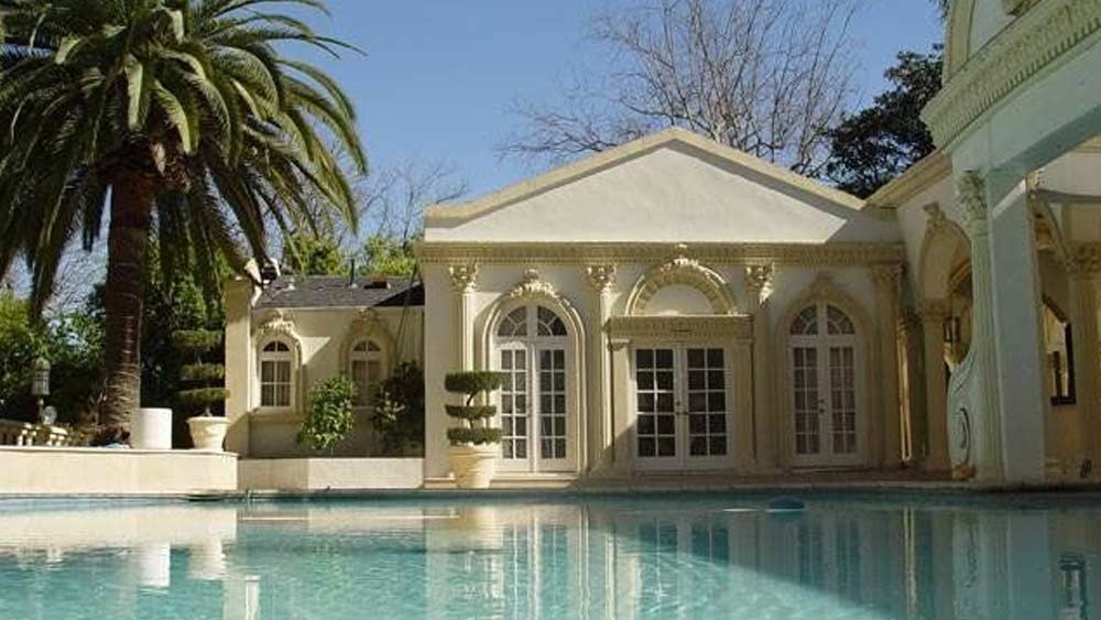 শাহরুখের কেনা এখনও পর্যন্ত সবচেয়ে দামি জিনিস ‘মন্নত’-ই। প্রাসাদোপম বাড়িটি কেনার আরও একটি কারণ রয়েছে। 