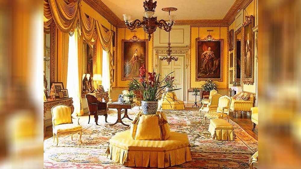 শাহরুখ ছিলেন দিল্লির বাসিন্দা। দিল্লির মানুষদের ‘কোঠি’ অর্থাৎ বাংলোতে বসবাস করার অভ্যাস। কিন্তু মুম্বইতে সবাই অ্যাপার্টমেন্টেই থাকেন। মুম্বই আসার পর স্ত্রী গৌরীর সঙ্গে সে রকমই একটি ছোট অ্যাপার্টমেন্ট-এ থাকতে শুরু করেছিলেন তিনি। পরে শাশুড়ির কথাতে ঘর বদলানোর সিদ্ধান্ত নিয়েছিলেন। ‘মন্নত’ কিনে ফেলেন। বাড়িটি দেখামাত্রই মনে হয়েছিল, এটা এক্কেবারে দিল্লিওয়ালা কোঠির মতো দেখতে! ২০১৯-এর একটি সাক্ষাৎকারে তিনি জানিয়েছিলেন এ কথা।