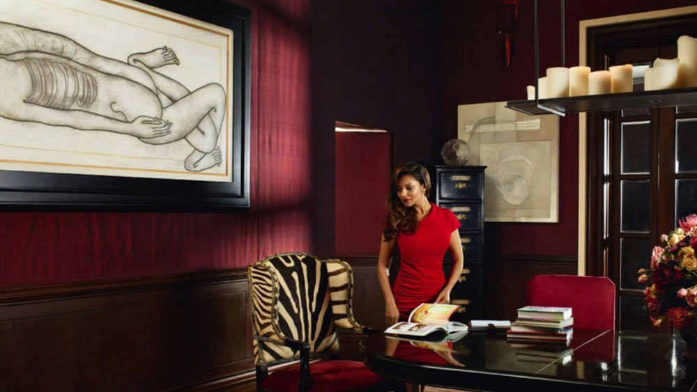 একাধিক শয়নকক্ষ ছাড়াও ছ’তলা বাংলো মন্নত-এ রয়েছে টেরেস, বাগান এবং ব্যক্তিগত কোয়ার্টার। সব কিছু সাজানো ইতালিয়ান স্থাপত্য ও নব্য ধ্রুপদী উপাদানে।