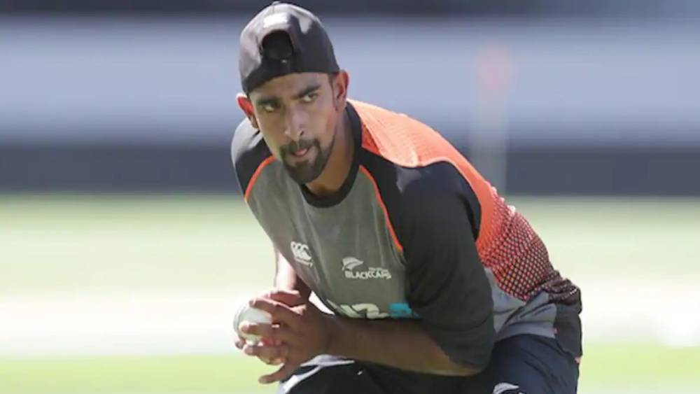 স্কুলে পড়ার সময় এক জন অলরাউন্ডার হিসাবে খেলতেন। কিন্তু ধীরে ধীরে ব্যাটের বদলে বেশি মন দেন বলে। এই মুহূর্তে নিউজিল্যান্ডের এক নম্বর লেগ স্পিনার তিনি।