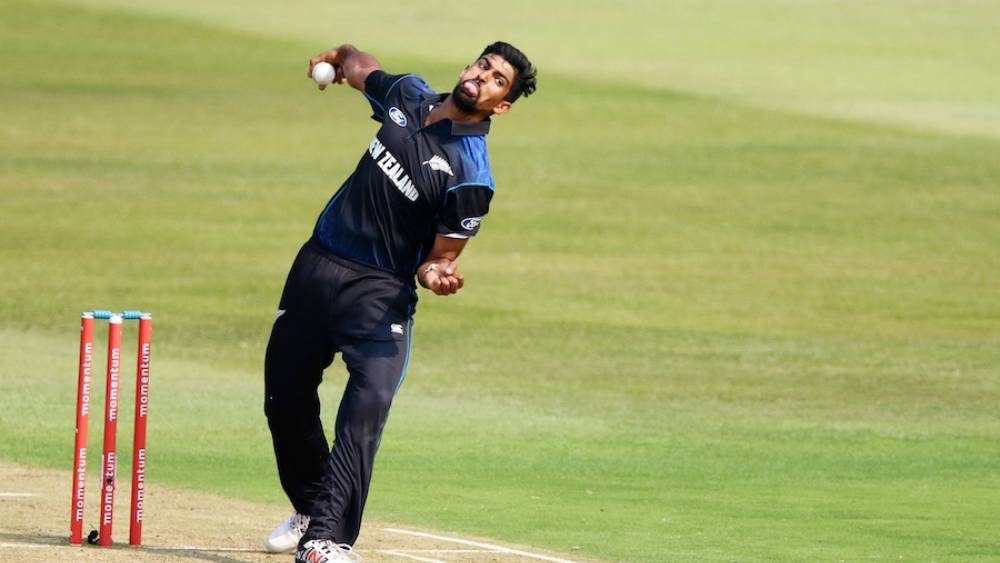 ২০১৩ সালে বাংলাদেশের বিরুদ্ধে টেস্টে অভিষেক হয় সোধির। পরের বছর ওয়েস্ট ইন্ডিজের বিরুদ্ধে টি২০-তে অভিষেক। ২০১৫ সালে এক দিনের দলেও সুযোগ পান। জিম্বাবোয়ের বিরুদ্ধে খেলেন প্রথম ম্যাচ।