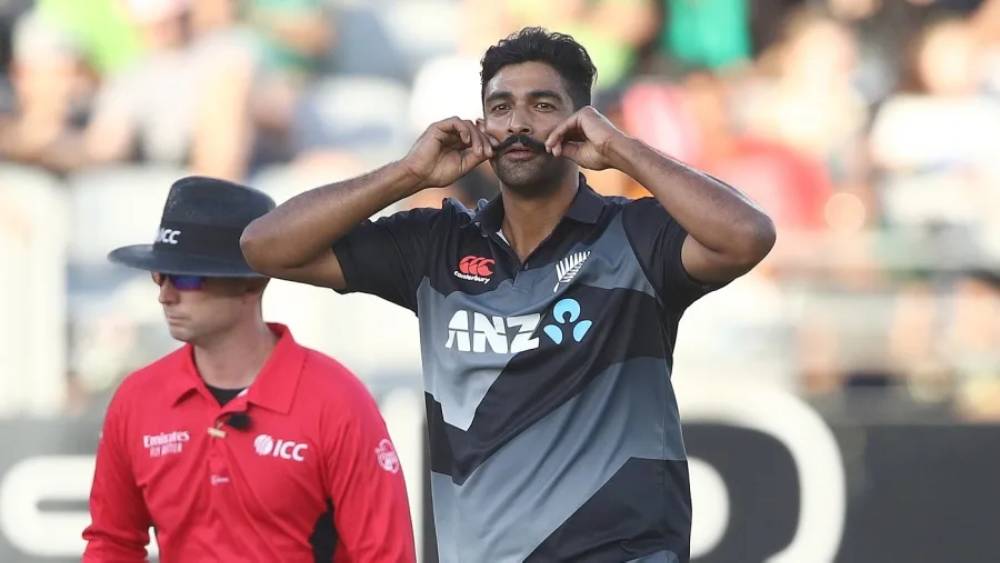 বিভিন্ন দেশে খেলার অভিজ্ঞতা সোধিকে টি২০-র অন্যতম সেরা বোলার করে তুলেছে। সব মিলিয়ে এখনও পর্যন্ত ১৮৬টি টি২০ ম্যাচে ২০৭টি উইকেট নিয়েছেন তিনি। সেরা বোলিং ১১ রান দিয়ে ৬ উইকেট।