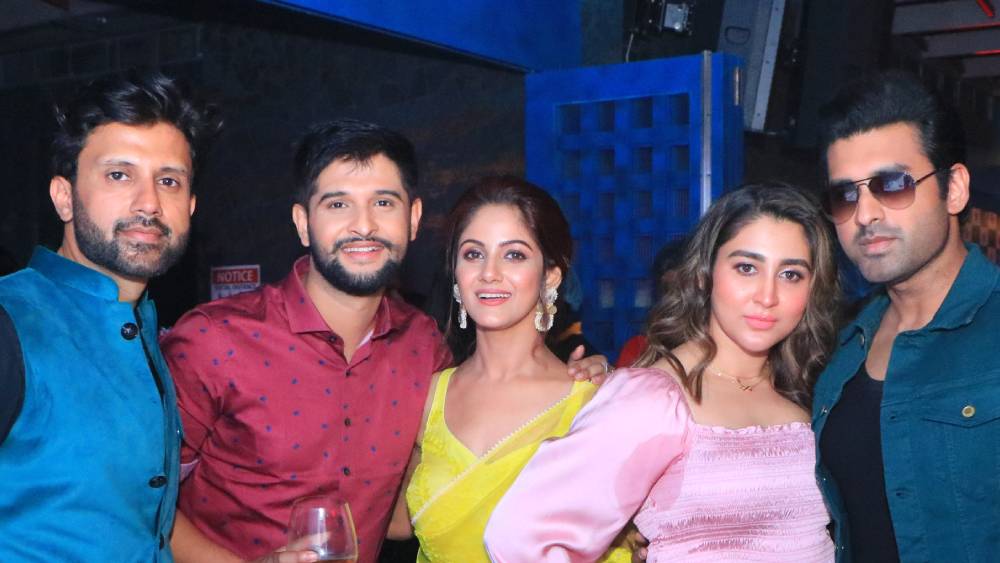 টলিউডের দুই জনপ্রিয় জুটির সঙ্গে হ্যালোইনের পার্টির উদ্যোক্তা নিখিলের জমজমাটি আড্ডা।