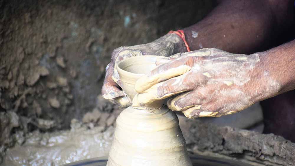 লোকাল চালু হতেই চায়ের ভাঁড় তৈরি আমোদপুরে। 