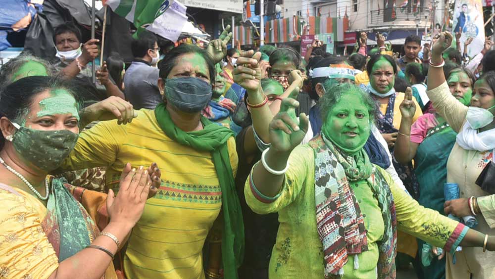 সরাসরি: গোসাবায় এক লক্ষ, দিনহাটায় ৯১ ছাড়াল ব্যবধান, চার কেন্দ্রেই এগিয়ে তৃণমূল