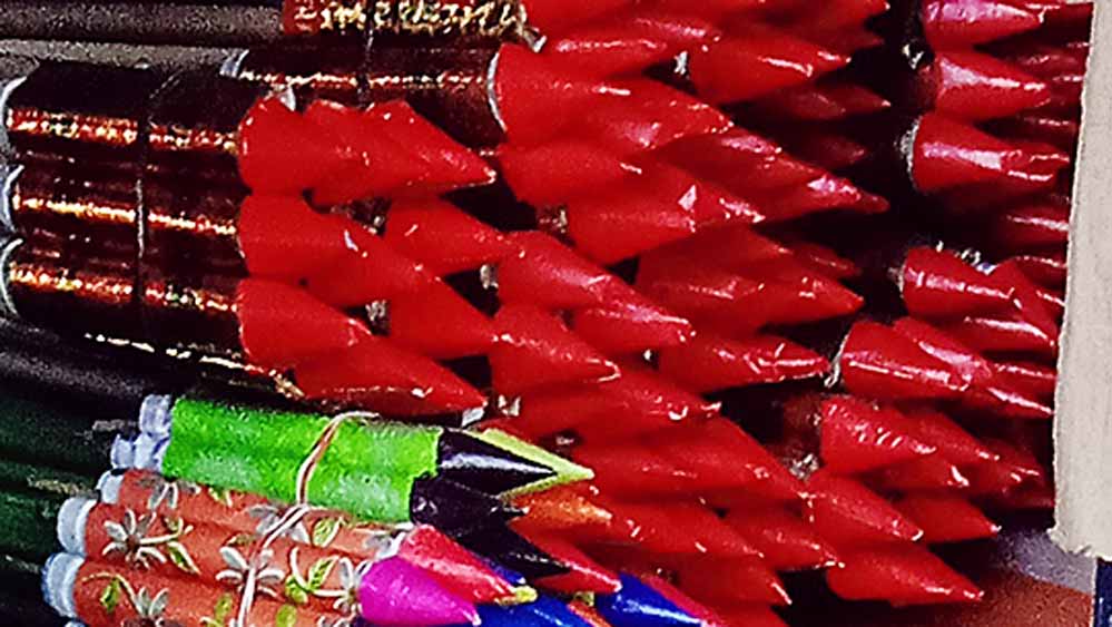 কল্যাণীর রথতলার শহিদপল্লি এলাকার বাজিবাজারে। 