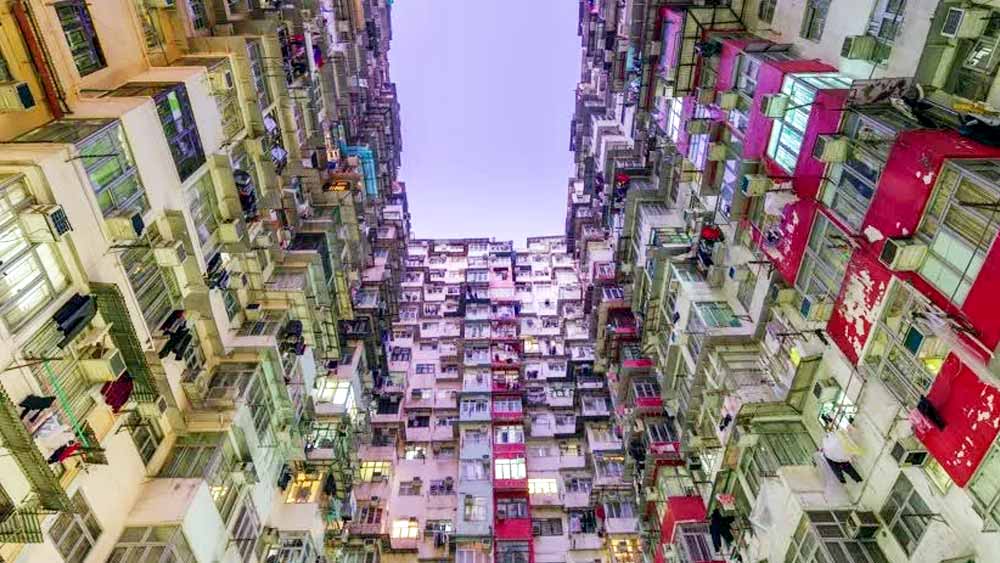 পরে ১৯৭২ সালে বিক্রি হয়ে যায়। পাঁচটি আলাদা আলাদা ব্লকে ভেঙে দেওয়া হয় ‘মনস্টার’কে। গায়ে গায়ে লেগে থাকা সেই পাঁচটি বাড়ির নাম ফুক সেয়ং বিল্ডিং, মন্তানে ম্যানসন, ওসিয়নিক ম্যানসন, ইক সেয়ং বিল্ডিং এবং ইক ফ্যাট বিল্ডিং। এর মধ্যে সবচেয়ে উঁচু ওসিয়নিক।