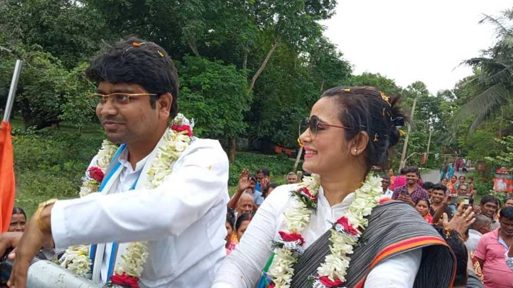 জয়ের অনুভূতি সব সময়েই মিষ্টি হয়। কর্মীদের মনে কানায় কানায় উচ্ছ্বাস।