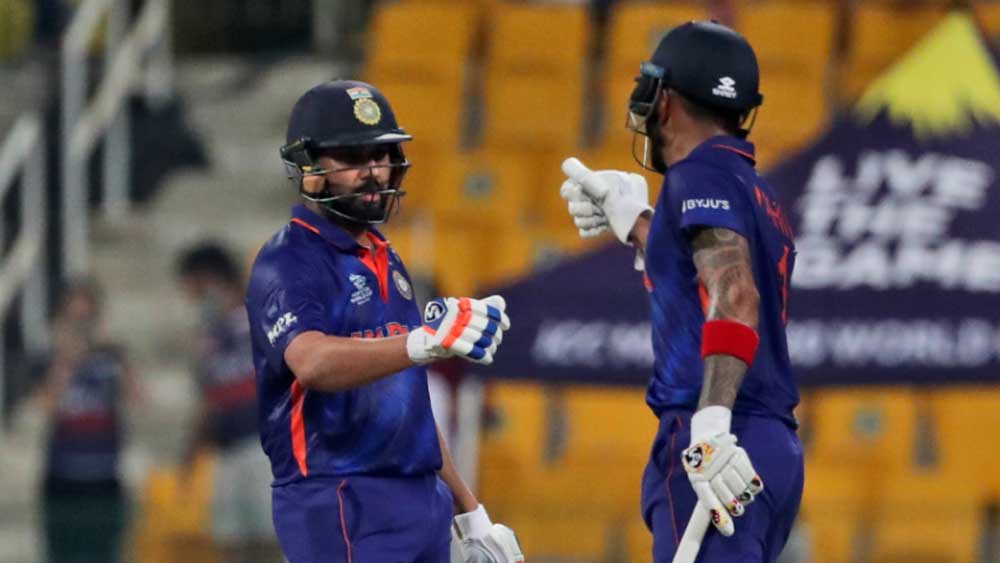 ওপেনিংয়ে রেকর্ড পার্টনারশিপ গড়ল ভারত। দুই ওপেনার রোহিত শর্মা ও লোকেশ রাহুল ১৪০ রান করে। এই পার্টনারশিপই কোমর ভেঙে দেয় আফগানদের।