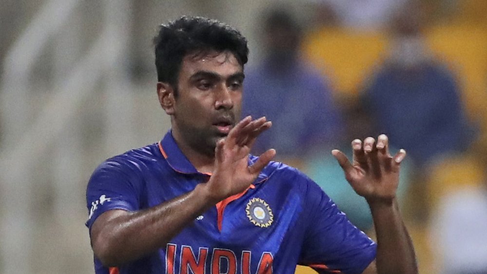 সরাসরি: দ্বিতীয় উইকেট অশ্বিনের, পঞ্চম উইকেট হারিয়ে চাপে নামিবিয়া