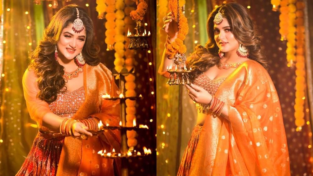 আলোর উৎসবে বাহারি সাজে টলিউডের নায়িকারা। শাড়ি থেকে লেহঙ্গায়, হরেক গয়নায় ঝলমলে। কোন পোশাকে নজর কাড়লেন কে? রইল ঝলক।