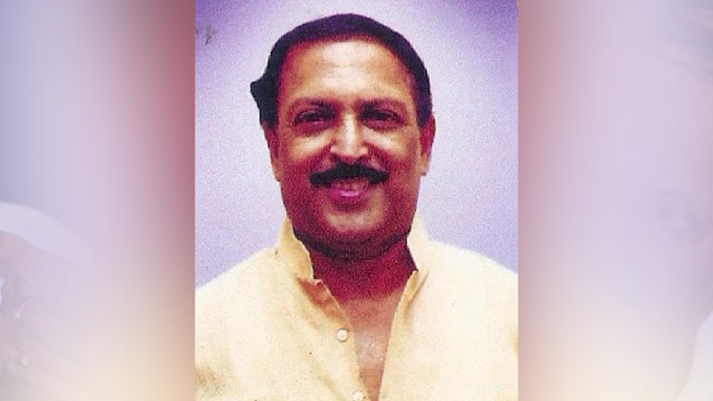 ষাটের দশকে ছাত্র রাজনীতিতে হাতেখড়ি সুব্রতর। শিয়ালদহের বঙ্গবাসী কলেজে পড়াশোনার করার সময় কংগ্রেসের ছাত্র সংগঠনের সঙ্গে যুক্ত হন তিনি। সেই সূত্রেই ঘনিষ্ঠতা বাংলার রাজনীতির আর এক দামাল চরিত্র প্রিয়রঞ্জন দাশমুন্সির সঙ্গে। সত্তরের দশকে বাংলার ছাত্র রাজনীতিতে সবচেয়ে আলোচিত নাম হয়ে উঠেছিল ‘প্রিয়-সুব্রত’ জুটি। এ জুটির সঙ্গেই উচ্চারিত হত সোমেন মিত্রে নামও।