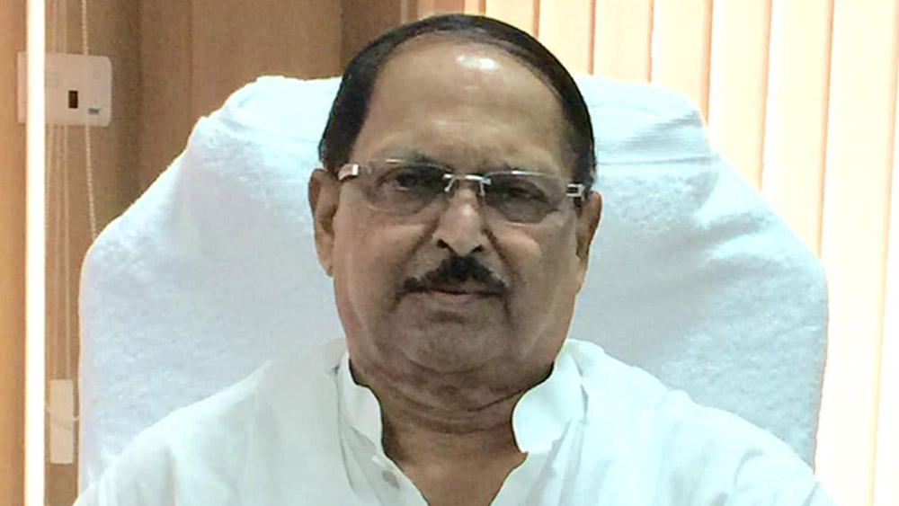 সত্তরের দশকেই রাজনীতিতে বার বার শিরোনামে আসেন সুব্রত। ১৯৭১ সালে মাত্র ২৬ বছর বয়সে বালিগঞ্জ কেন্দ্র থেকে প্রথম বার ভোটে দাঁড়িয়েই জয় ছিনিয়ে নেন। সে সময় কংগ্রেসের ছাত্র সংগঠন ছাত্র পরিষদের সভাপতিও হয়েছিলেন সুব্রত। ’৭২-এ ফের বালিগঞ্জ কেন্দ্র থেকে জয়। সে জয়ের পর তৎকালীন মুখ্যমন্ত্রী সিদ্ধার্থশঙ্কর রায়ের মন্ত্রিসভার সদস্যও হন সুব্রত। বাংলার সর্বকনিষ্ঠ মন্ত্রী হওয়ার সে নজির আজও ভাঙা হয়নি কোনও রাজনীতিকের।