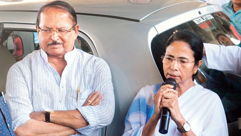 রাজনীতির আঙিনার পাশাপাশি কলকাতার অন্যতম সেরা দুর্গাপুজোর উদ্যোক্তা হিসাবেও স্বকীয়তার ছাপ রেখেছিলেন সুব্রত। যা আজও বজায় রয়েছে। দক্ষিণ কলকাতার একডালিয়া এভারগ্রিন ক্লাবের পুজোকে কেন্দ্র করে বহু বাঙালির উন্মাদনা চোখে পড়ার মতো।