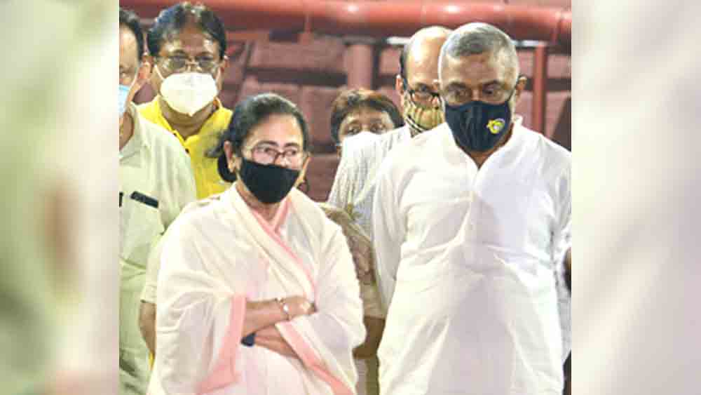 এসএসকেএমে মমতা বন্দ্যোপাধ্যায়। বৃহস্পতিবার। ছবি: স্বাতী চক্রবর্তী।