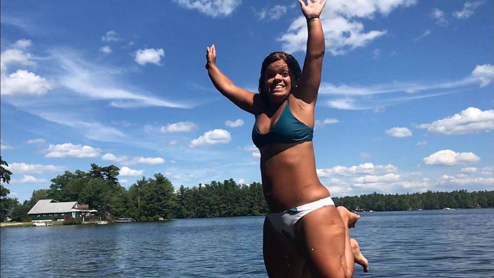 হাত এবং পায়ের জটিল অস্ত্রোপচার করিয়ে নিজের উচ্চতা বাড়িয়ে নিয়েছেন তিনি। কী ভাবে হয়েছে এই অস্ত্রোপচার?