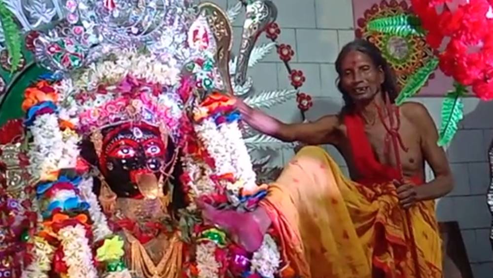 Kalishankar keeps his leg on Maa Kali idol at the time of worship dgtld