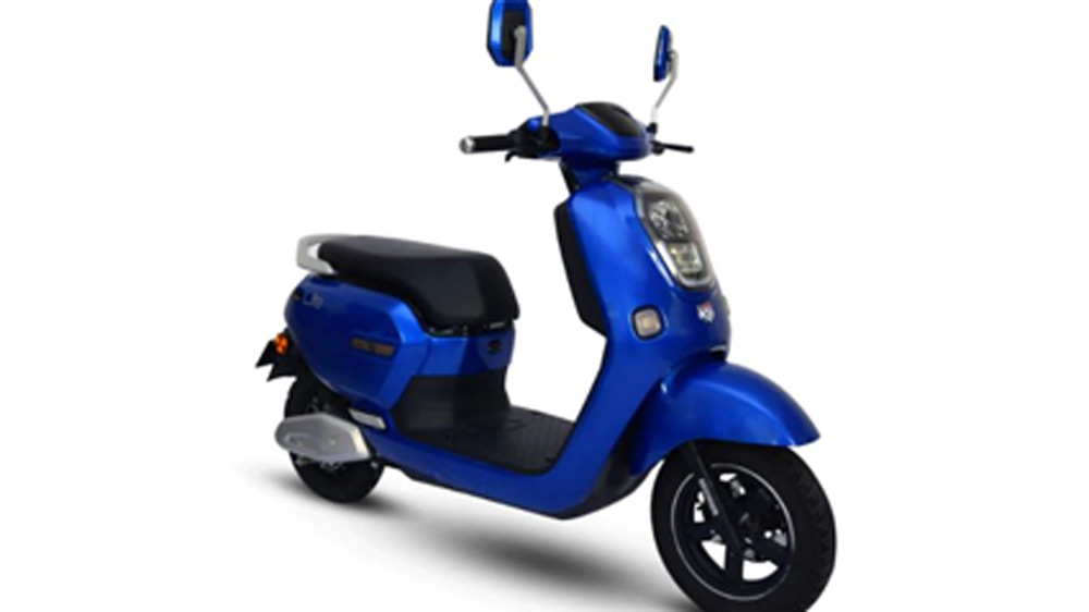 দীপাবলিতে প্রতি বছর কর্মীদের জন্য বিশেষ উপহার দেয় এই সংস্থা। কিন্তু এ বছরটা খানিকটা আলাদা। এ বছর দীপাবলিতে কর্মীদের হাতে স্কুটারের চাবি তুলে দিল সংস্থাটি।