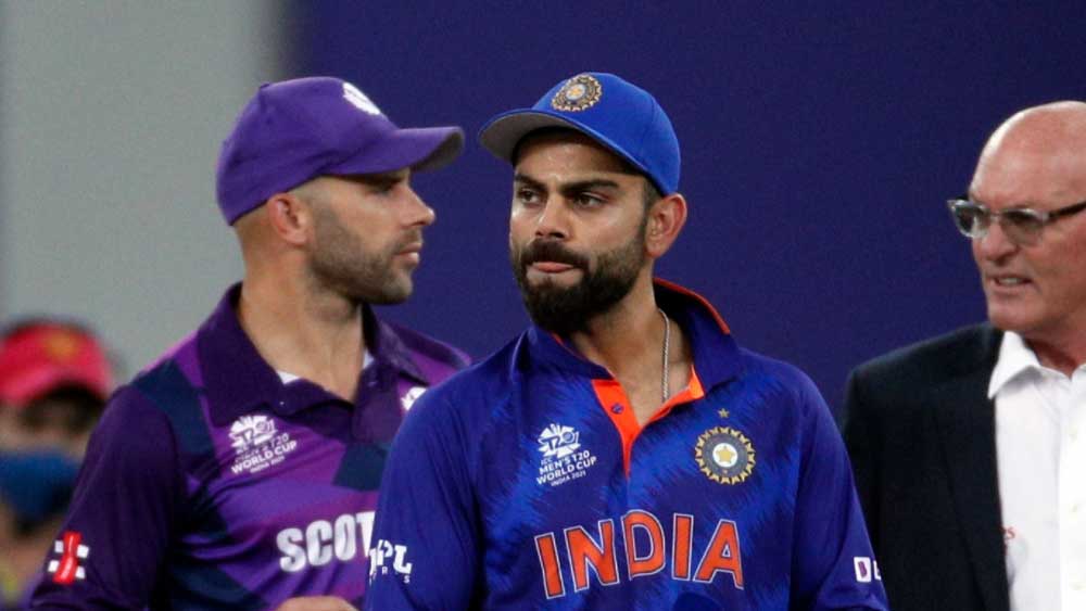 চলতি বিশ্বকাপে প্রথম বার টসে জিতলেন ভারত অধিনায়ক বিরাট কোহলী। তার ফলে প্রথমে বল করে ভারত। টসেই ম্যাচের ভাগ্য অনেকটা নিশ্চিত হয়ে যায়। 