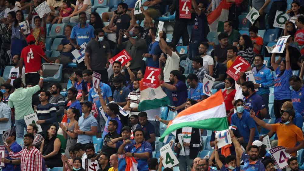 বিশ্বকাপে পর পর দু’টি ম্যাচে জয় পেল ভারত। সেই সঙ্গে সেমিফাইনালে যাওয়ার সুযোগ আরও খানিকটা বাড়ল কোহলীদের। 