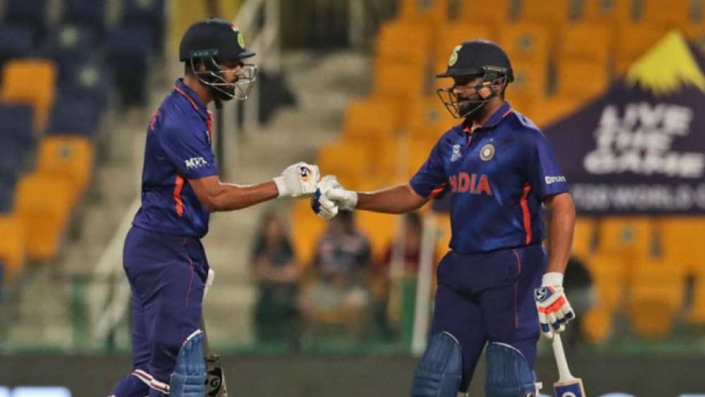 পাওয়ার প্লে-তে ভারতের সর্বোচ্চ রান হল স্কটল্যান্ডের বিরুদ্ধে। ৬ ওভারে ২ উইকেটে ৮২ রান টি২০-র ইতিহাসে পাওয়ার প্লে-তে সর্বোচ্চ রানের তালিকায় পঞ্চম স্থানে রয়েছে।